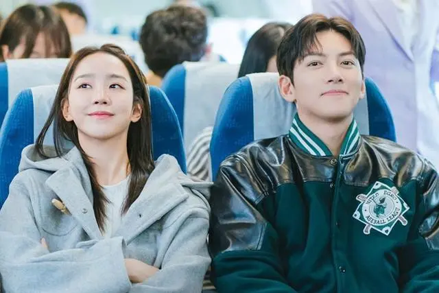 推荐 12 部 Netflix「青春爱情韩剧」，陪你开心过五一！