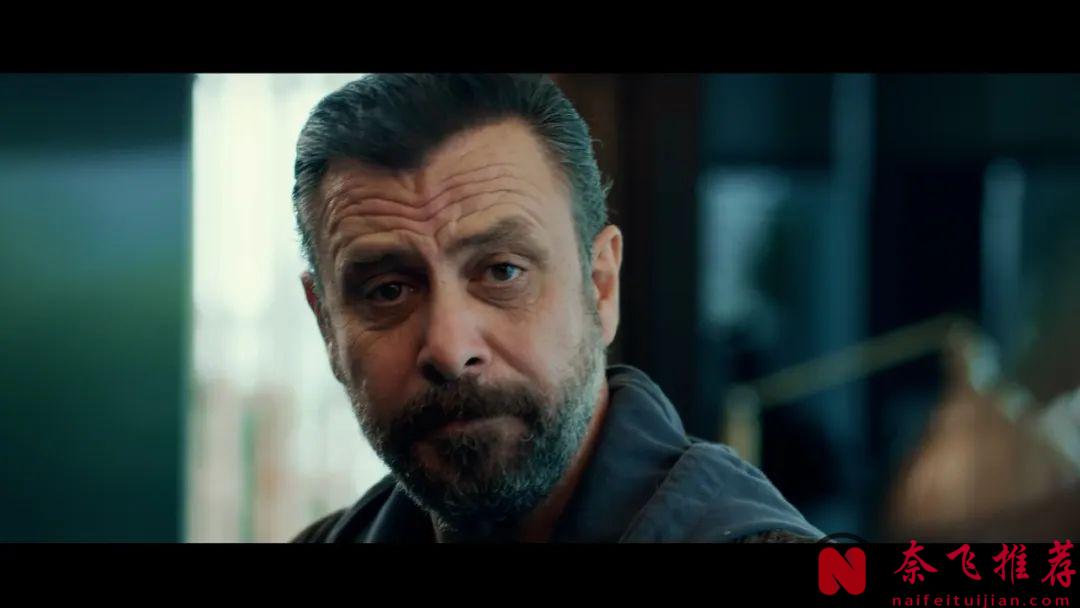 Netflix爆笑懸疑猛片《十日好人》，有這種美女做鄰居，快樂你絕對想象不到