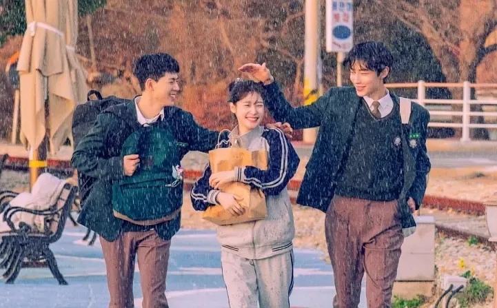 翻拍中國大陸的韓劇《重組家庭》開播了，秒變青春浪漫的偶像劇