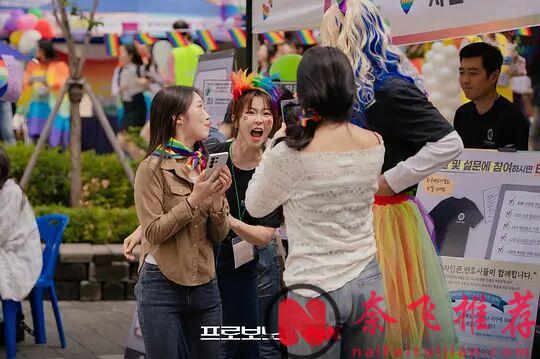 開播即爆，網飛的這部披著喜劇外衣的社會良心劇《公益律師/無償服務》太頂了