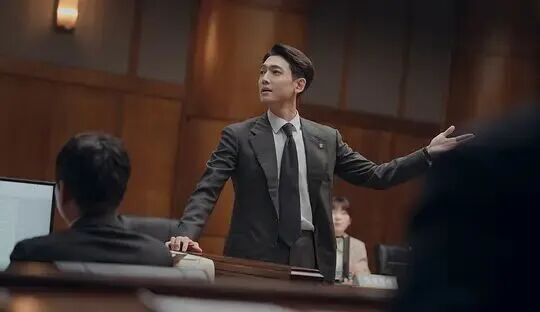 開播即爆，網飛的這部披著喜劇外衣的社會良心劇《公益律師/無償服務》太頂了