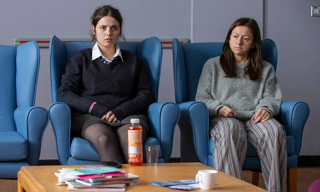 一口氣5集！這部英劇《切膚之痛》明明是部喜劇，卻半夜看哭！