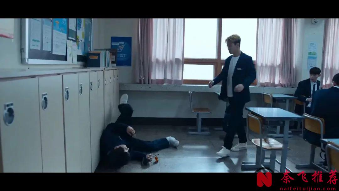 热血校园韩剧《ONE：高中英雄们》，全校第一名戴上面具，暗中打击霸凌行为