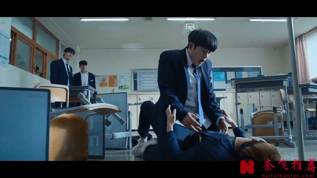 热血校园韩剧《ONE：高中英雄们》，全校第一名戴上面具，暗中打击霸凌行为