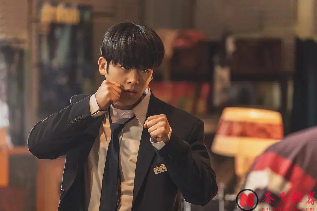 热血校园韩剧《ONE：高中英雄们》，全校第一名戴上面具，暗中打击霸凌行为