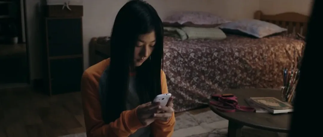 《下水井》（台译《索命人孔盖》）：杀人狂藏身地下管道，看完不敢踩井盖