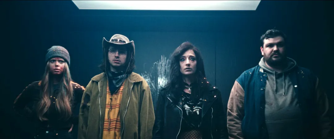 尺度重口！2024年發行的R級喪屍片《屍潮洶涌》玩的太嗨了！