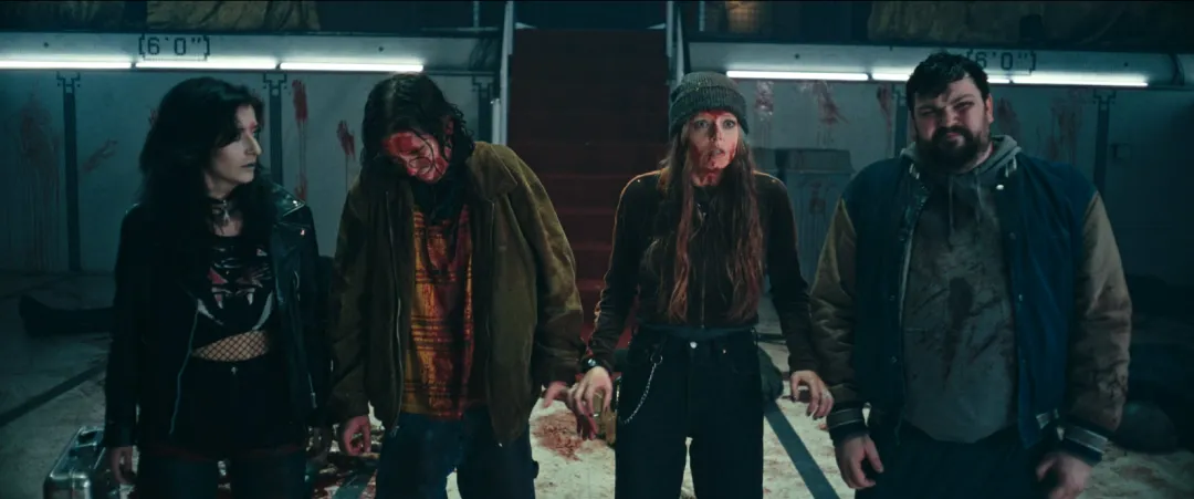 尺度重口！2024年發行的R級喪屍片《屍潮洶涌》玩的太嗨了！