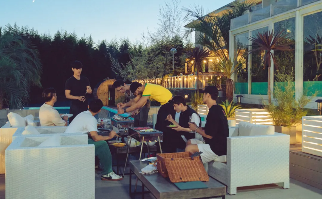 Netflix 推出日本首個男男戀愛綜藝《夏日咖啡男友》，估計會掀起一波無法抵擋的彩虹風潮