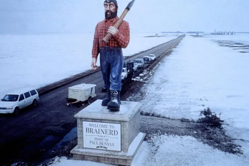 推薦一部犟種導演拍的犟種片《冰血暴/雪花高離奇命案》