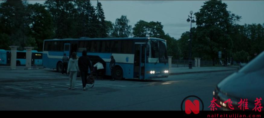 一部《为何是你？》体现了战斗民族片的尺度和深度！中年大叔勾搭小姑娘翻车的故事