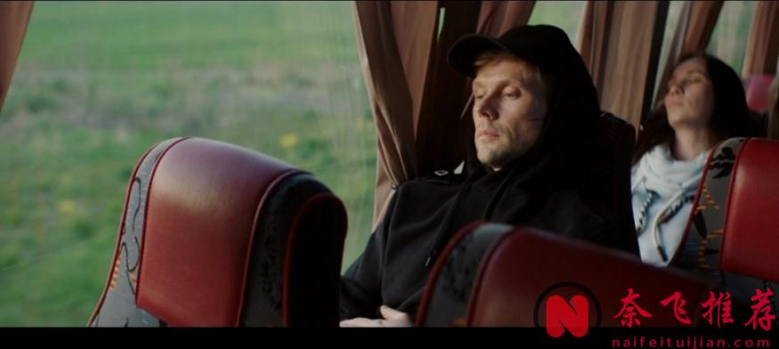 一部《为何是你？》体现了战斗民族片的尺度和深度！中年大叔勾搭小姑娘翻车的故事