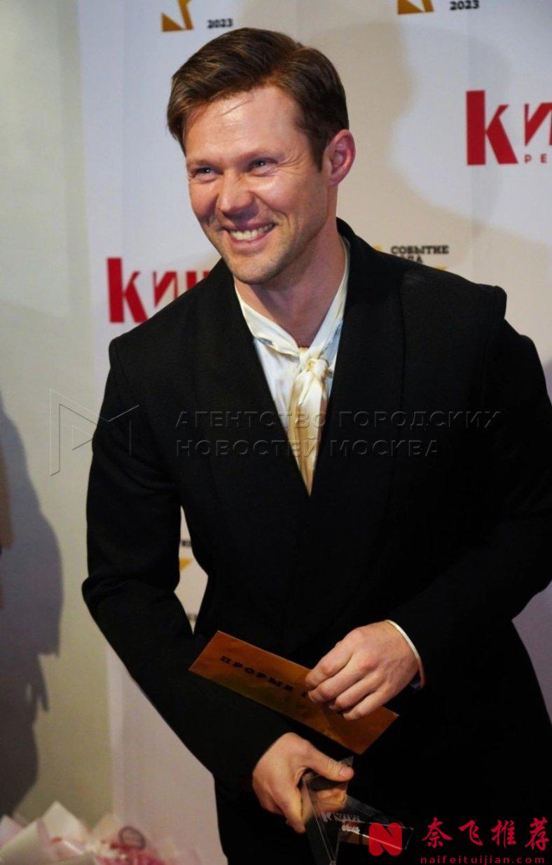 一部《为何是你？》体现了战斗民族片的尺度和深度！中年大叔勾搭小姑娘翻车的故事