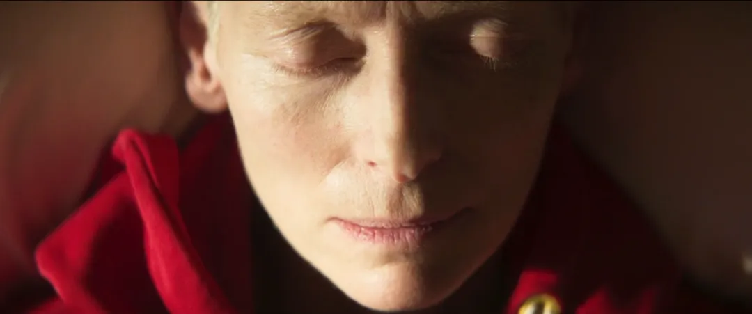 两位老戏骨主演的《隔壁房间/隔壁的房间》不愧是金狮奖，拍得太好了！