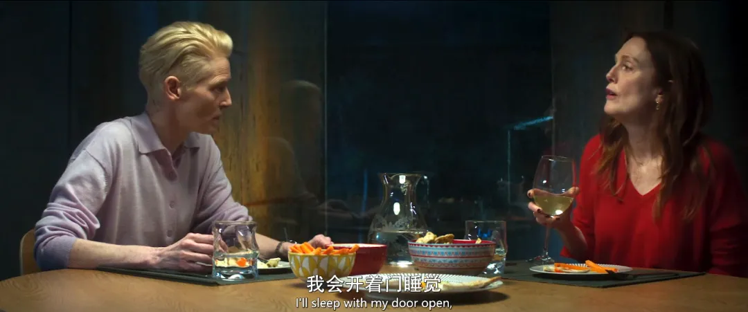 两位老戏骨主演的《隔壁房间/隔壁的房间》不愧是金狮奖，拍得太好了！