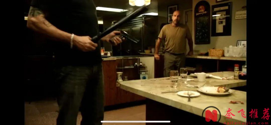 小成本懸疑電影《人質殺手/死亡黑洞》，當變態殺手遇到職業殺手究竟鹿死誰手？