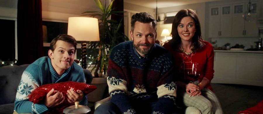 《圣诞多美好》：疯狂平行宇宙砍杀，圣诞节恐怖杀人魔横扫青少年！