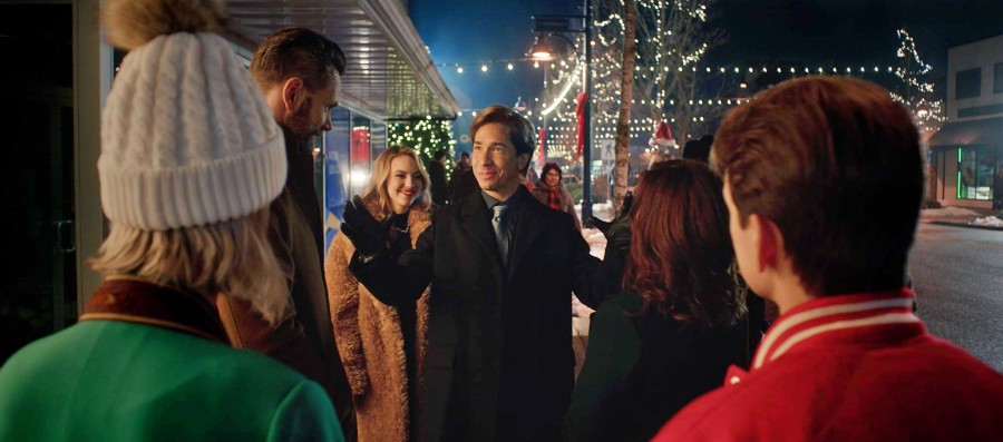 《圣诞多美好》：疯狂平行宇宙砍杀，圣诞节恐怖杀人魔横扫青少年！