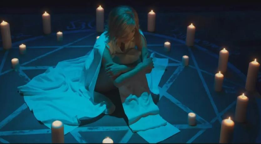 日本漫改片，女神二階堂富美的獻身，繆斯變肉絲