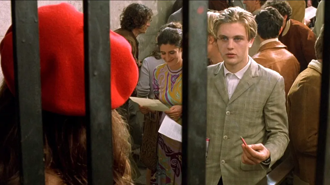 巴黎奥运“三人行”，远不如这部法国电影《戏梦巴黎》炸裂！