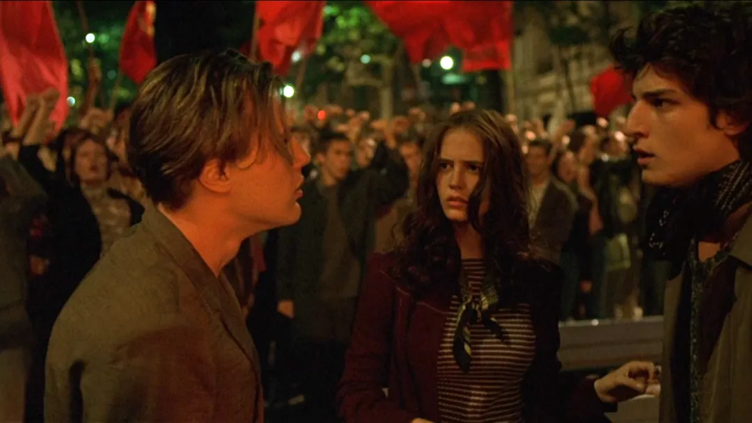 巴黎奥运“三人行”，远不如这部法国电影《戏梦巴黎》炸裂！