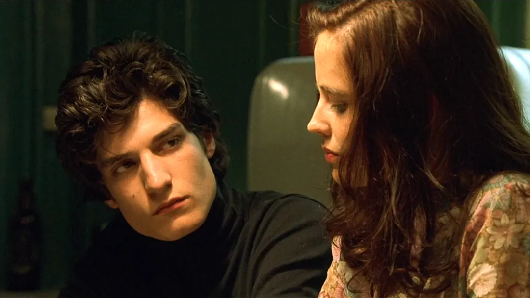 巴黎奥运“三人行”，远不如这部法国电影《戏梦巴黎》炸裂！