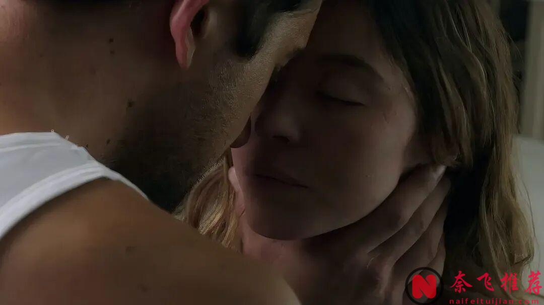 尺度全開,這部R級新片《家弒服務/美傭誘罪》一上線票房直接爆漲