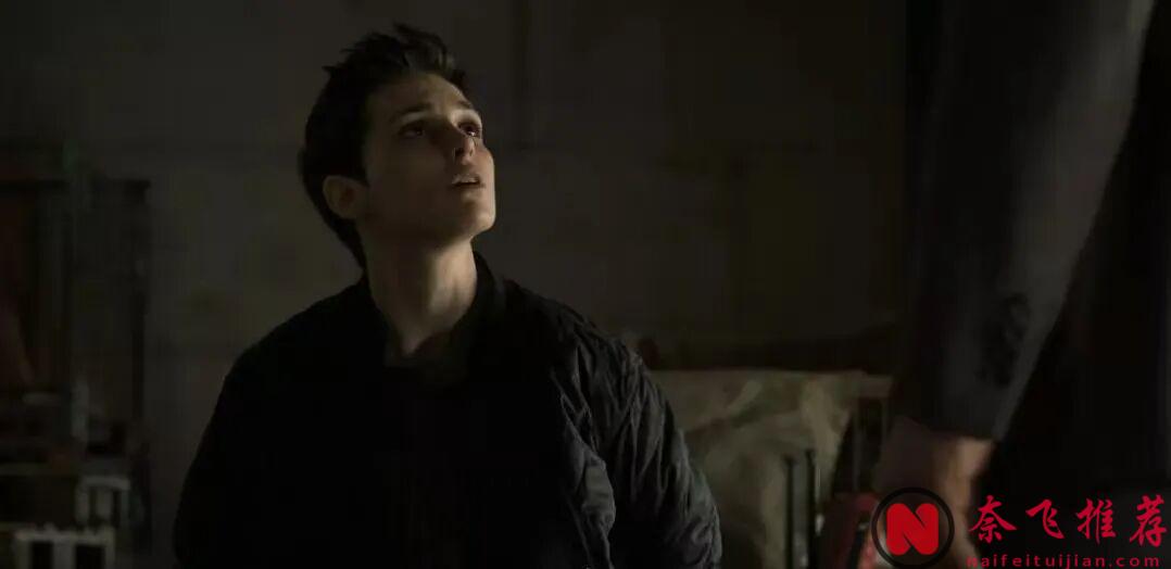 不愧是Starz出品，《相对宇宙/相对世界/副本》用冷静克制的叙事方式构建了一个令人信服的平行世界体系！