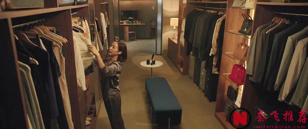 获奖无数的韩国高分电影《寄生虫/寄生上流/上流寄生族》,最难爬的阶梯,拍得太真实了