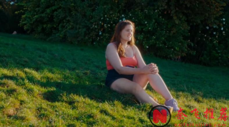 發過最新喜劇片《巴黎夏日》一上線就飆到口碑TOP1！傻丫頭進城記