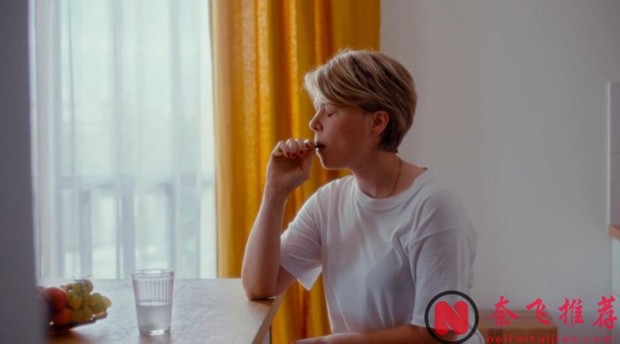 發過最新喜劇片《巴黎夏日》一上線就飆到口碑TOP1！傻丫頭進城記