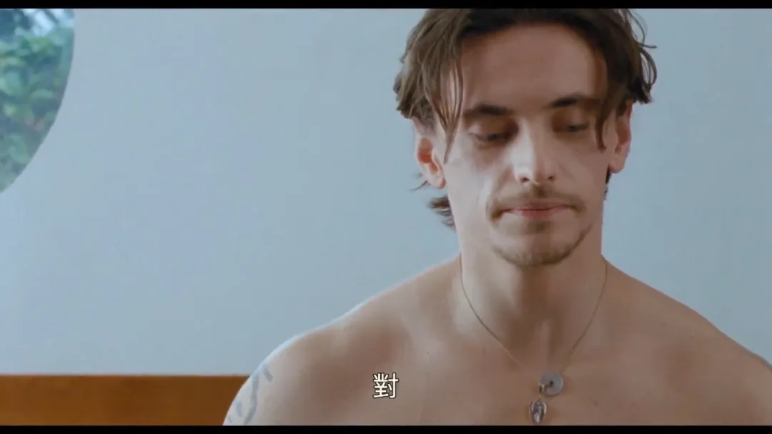 題材大膽的法國電影《純粹的激情/情慾告白》,活在甜言蜜語裡的中年女人