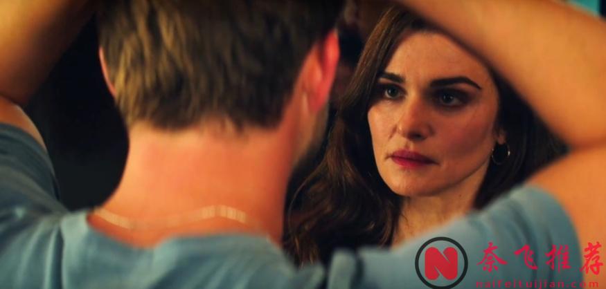 全程高能無尿點,Netflix 這部限定劇《高等教欲/弗拉基米爾》,一集入坑根本停不下來!