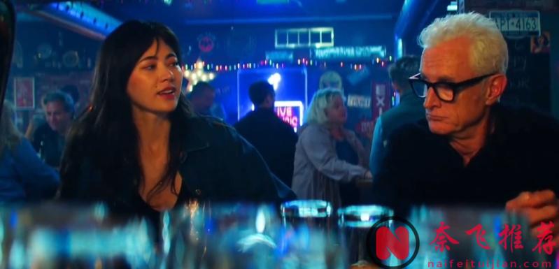 全程高能無尿點,Netflix 這部限定劇《高等教欲/弗拉基米爾》,一集入坑根本停不下來!