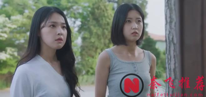 这部韩国新片《干脆杀了他算了》太敢拍了,一个被通缉的男人竟误闯入两姐妹的家里,看似柔弱的姐妹花竟然...