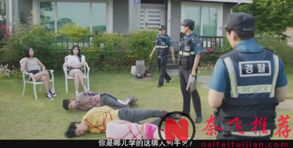 这部韩国新片《干脆杀了他算了》太敢拍了,一个被通缉的男人竟误闯入两姐妹的家里,看似柔弱的姐妹花竟然...