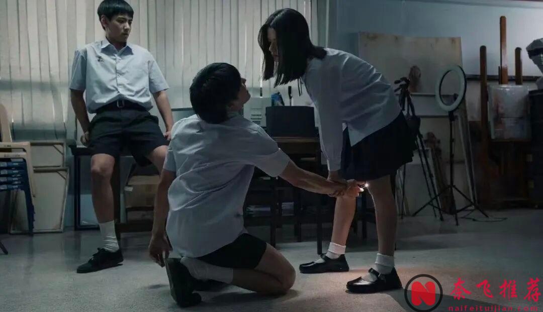 网飞这次翻车了?顶级IP泰国校园剧天花板《禁忌女孩:重置/转学来的女生》第一集就把老粉气笑了