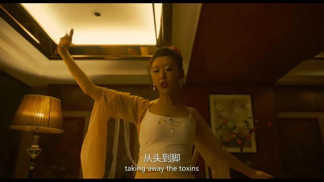 女神突破自我的电影《来福大酒店》,看到了荒诞的人间