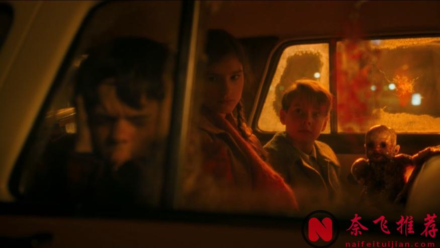 《小丑回魂:欢迎来到德里镇/它:欢迎来到德利镇》一上线飙到9分,这HBO版《怪奇物语》太生猛!