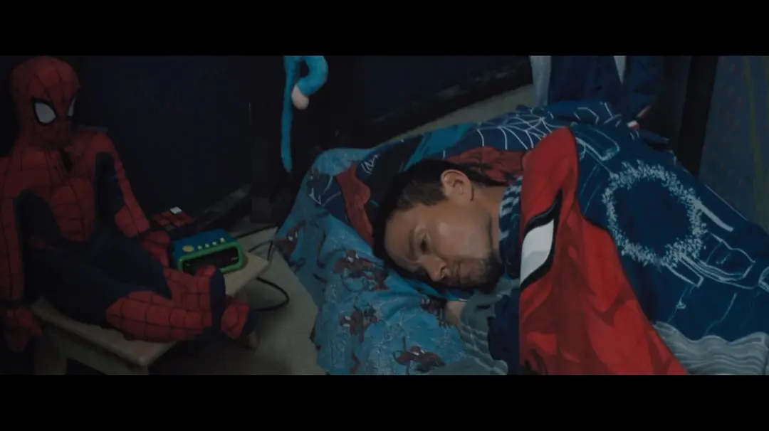 荒诞，好笑又令人唏嘘的美国最新犯罪片《屋顶人/: 梁上君子》，不愧位居一周口碑榜前列