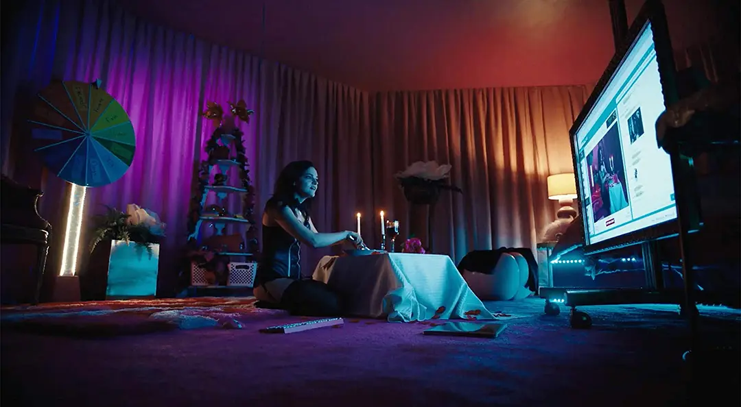 这部与网红直播有关的Netflix大尺度恐怖片《禁入直播/网络红人/冒牌女郎》我建议一个人偷偷看