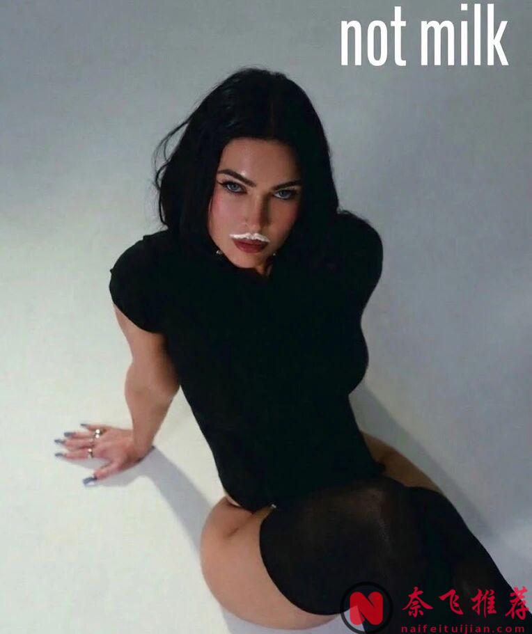 1772759367054060733.jpg 失踪人口回归,「梅根·福克斯/梅甘·福克斯」发辣照宣告"我还活着"!