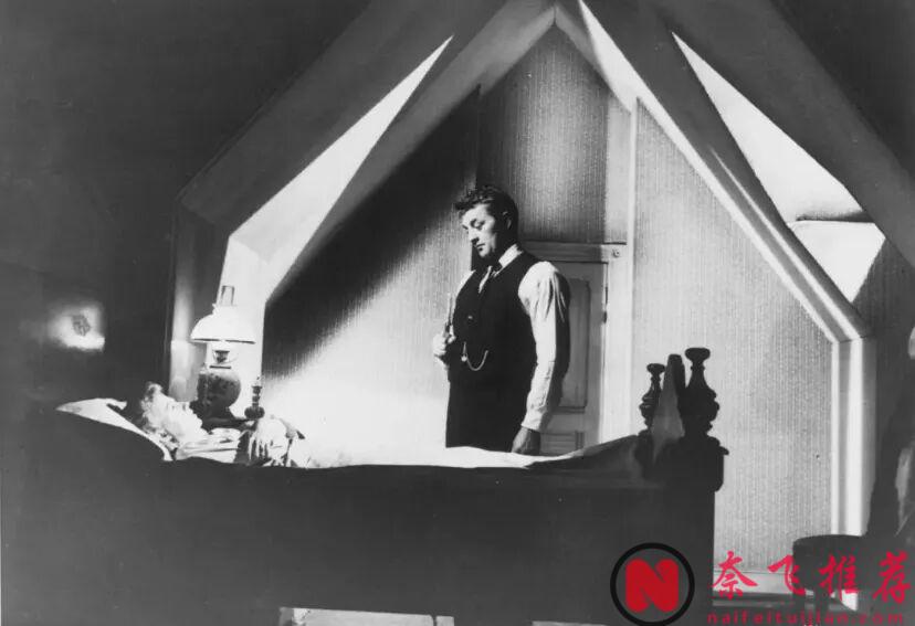 當年被嫌棄，現在卻成了恐怖美學的永恆經典，這部電影《獵人之夜》真牛！