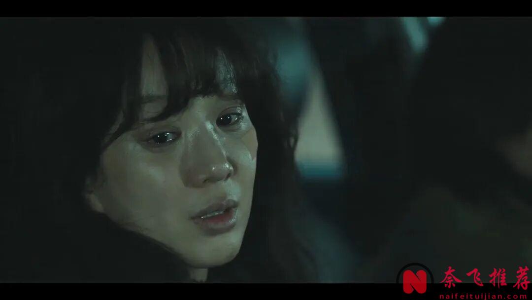 韩国复仇爽片《白色轿车里的女人/搭乘白色车的女人》,导演太敢拍了,看得惊心动魄