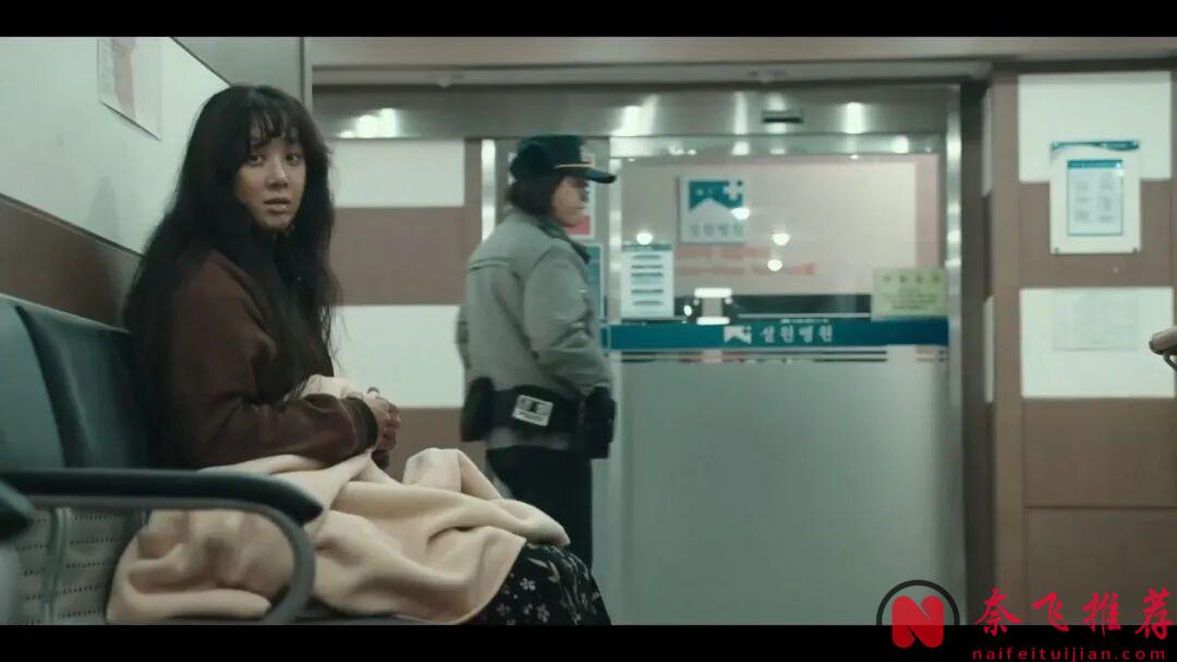 韩国复仇爽片《白色轿车里的女人/搭乘白色车的女人》,导演太敢拍了,看得惊心动魄