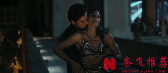 Netflix又炸出一部大尺度悬疑片《危岛坠爱》,演员养眼,景色优美,妥妥的爱情杀猪盘!