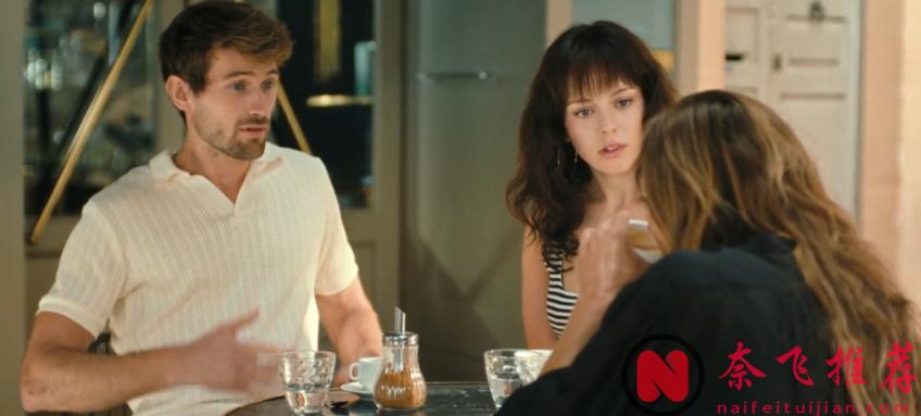 Netflix又炸出一部大尺度悬疑片《危岛坠爱》,演员养眼,景色优美,妥妥的爱情杀猪盘!