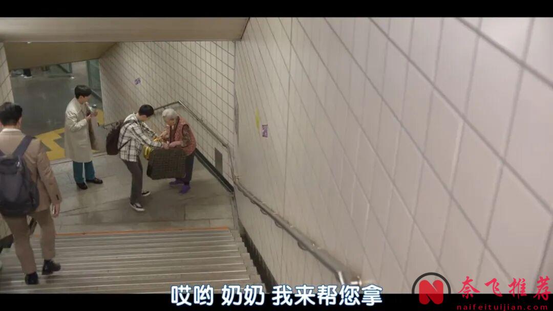 題材新穎,連刷全集!網飛暴爽韓劇《現金英雄/金錢俠》,用超能力教育財閥