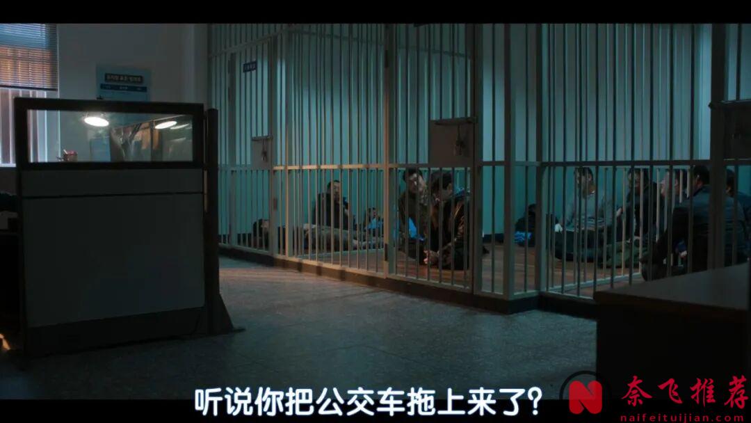 題材新穎,連刷全集!網飛暴爽韓劇《現金英雄/金錢俠》,用超能力教育財閥