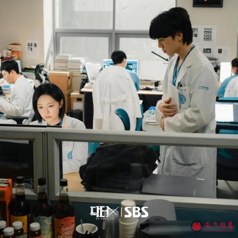 大女主医疗爽剧《Doctor X:白色黑手党时代》!金智媛这部Netflix新剧太顶了